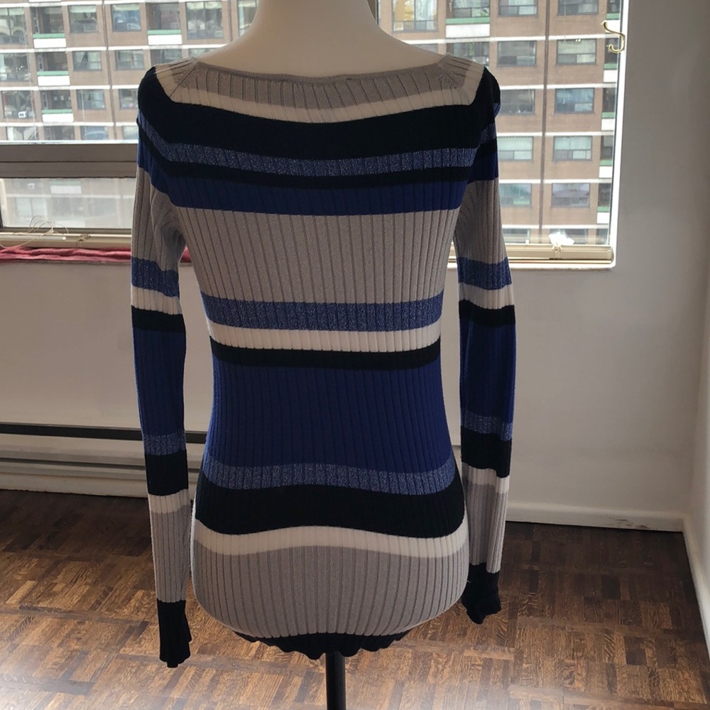 NWOT- INC International Concepts- Sweater $15 size 6 - Picture 2 of 5